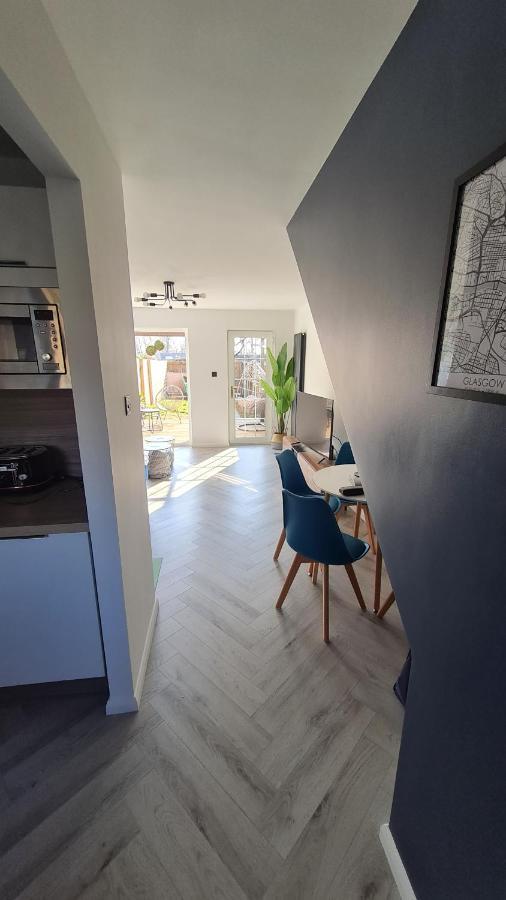 Ferienwohnung Beautiful 2Bed House With Garden, Walking Distance To Town - Free Parking Glasgow Exterior foto